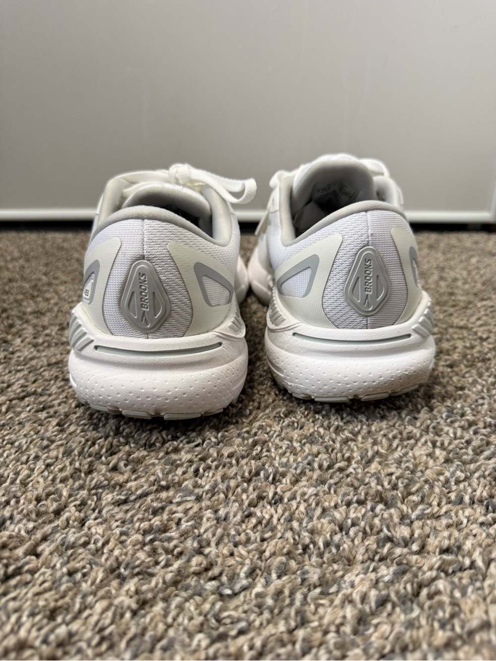 Brooks adranaline 23 All-White Running Shoes - Picture 4 of 7